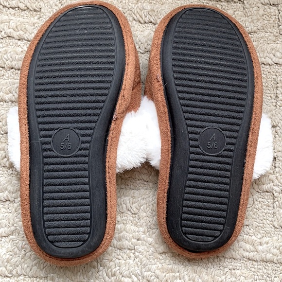 Ardene Fuzzy Slippers - Unisex - Picture 3 of 3